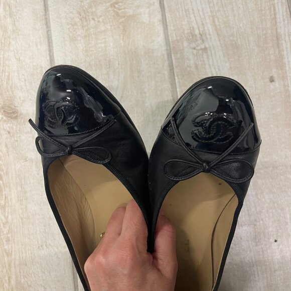 Chanel Lambskin & Patent Calfskin Black Ballet Flats - Picture 6 of 7